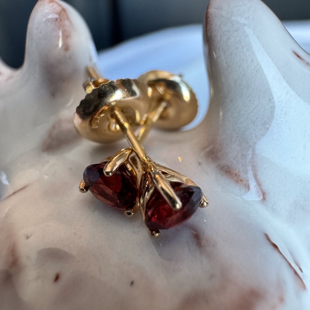 14KYG Martini Garnet Stud Earrings - Picture 7 of 8